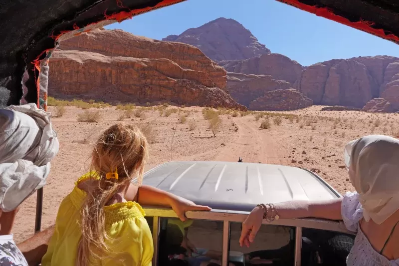 Tour Wadi Rum dal Porto di Aqaba di 6 Ore